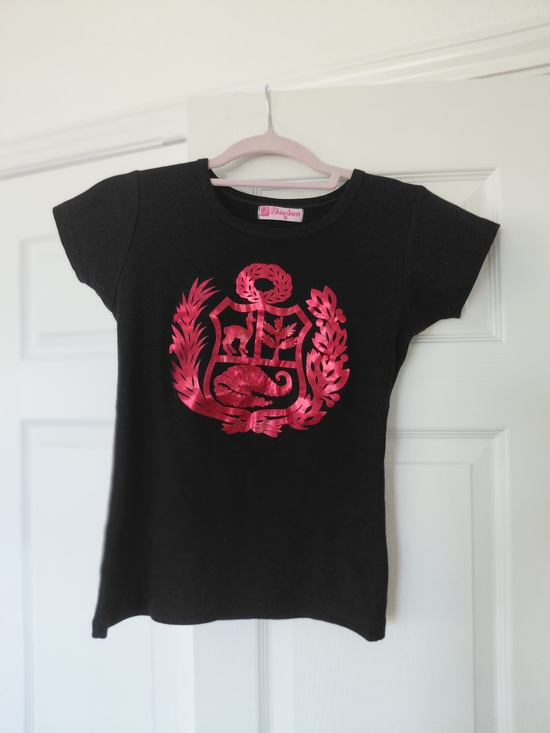 Tops - Peruvian Black Short-Sleeve Tee with Red Escudo Graphic